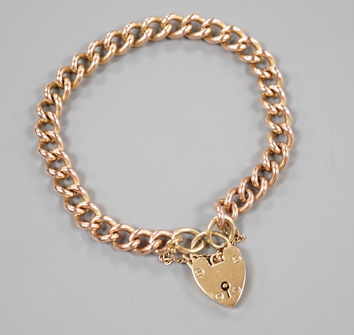 A 9ct gold curblink bracelet, with heart shaped padlock clasp, 19cm, 25.9 grams.